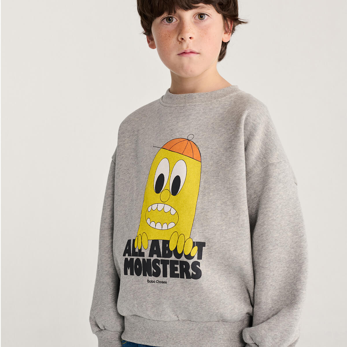 Sweat-shirt décontracté gris clair chiné en coton biologique "All About Monsters" avec poignets côtelés et imprimé graphique pour enfants de 1 à 13 ans