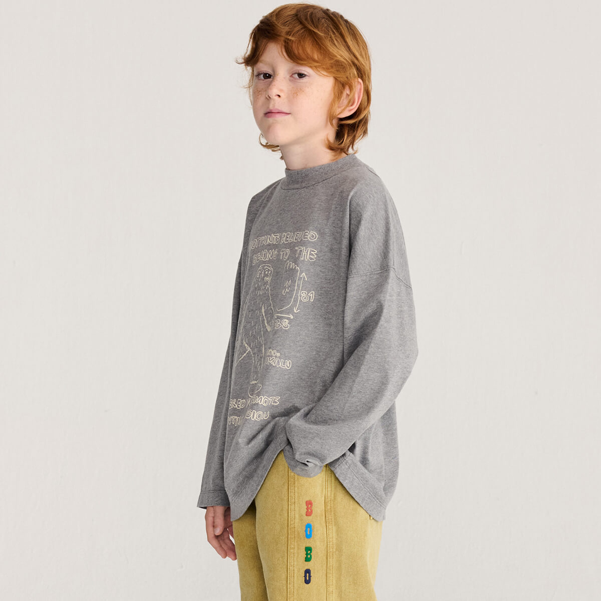T-shirt ample en coton imprimé chiné foncé à manches longues avec col montant et motif ludique pour enfants de 1 à 13 ans