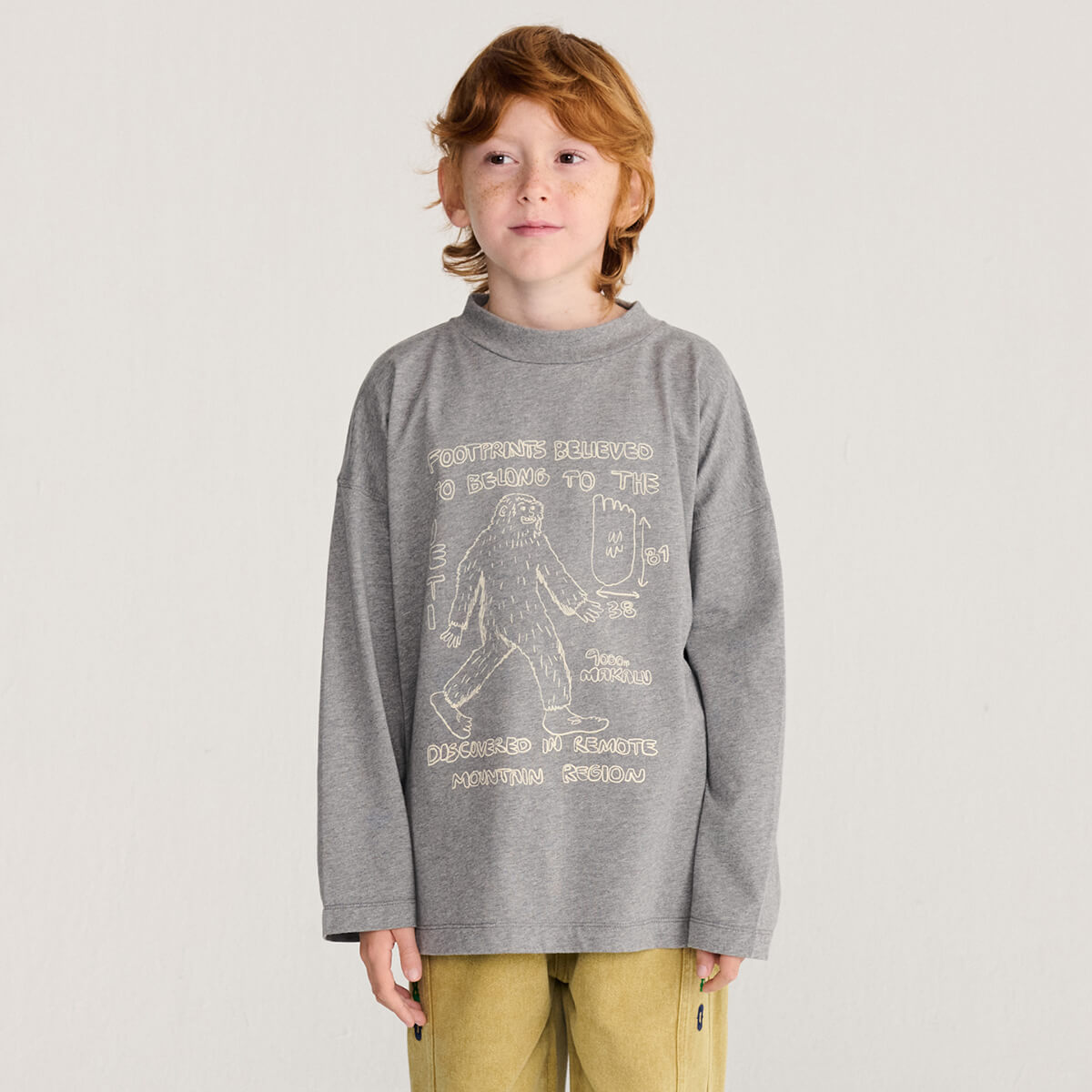 T-shirt ample en coton imprimé chiné foncé à manches longues avec col montant et motif ludique pour enfants de 1 à 13 ans