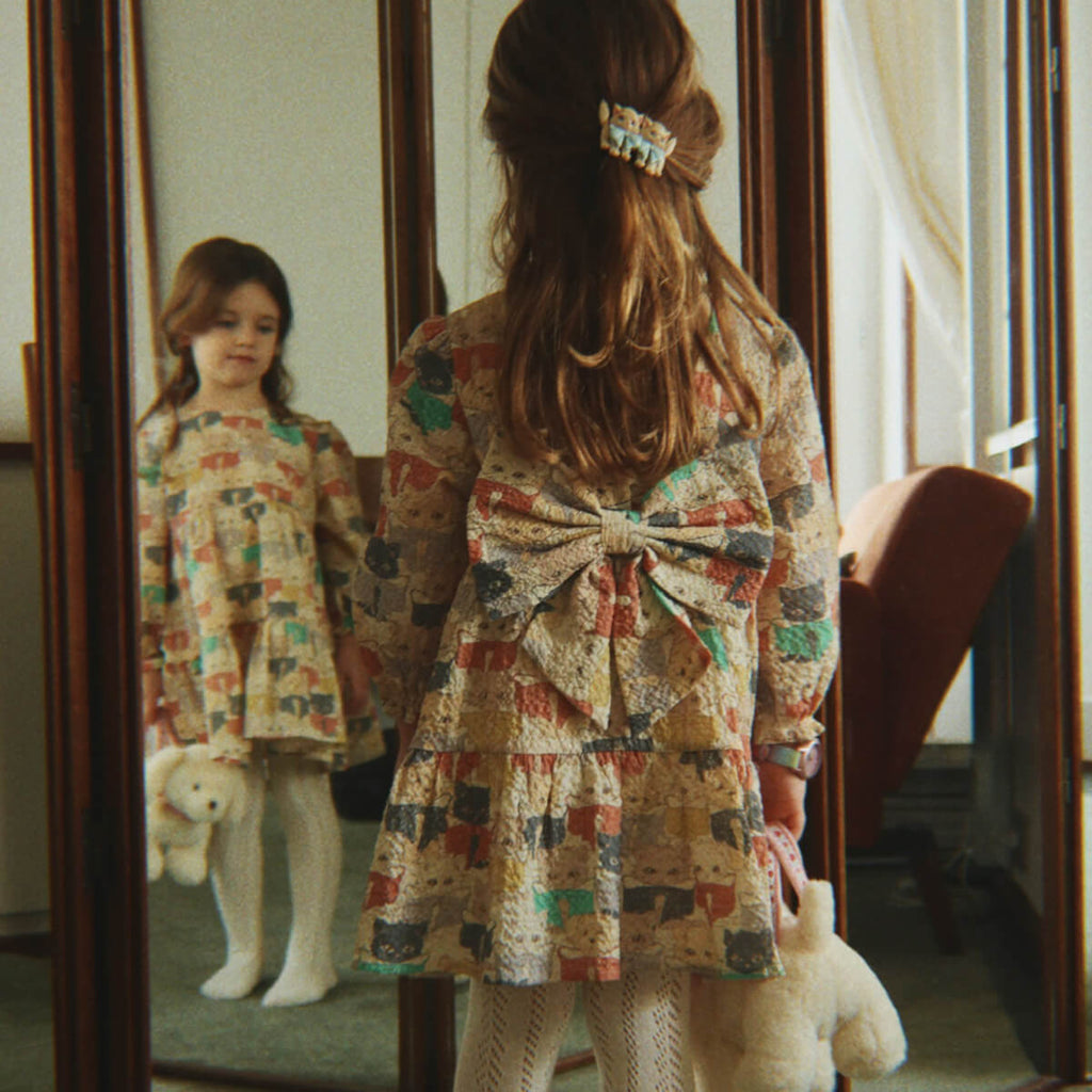 Robe à Nœud en Coton Bio avec Manches Volumineuses et Détails à Volants pour Enfants de 2 à 8 Ans – Thème "Comme Chiens et Chats"