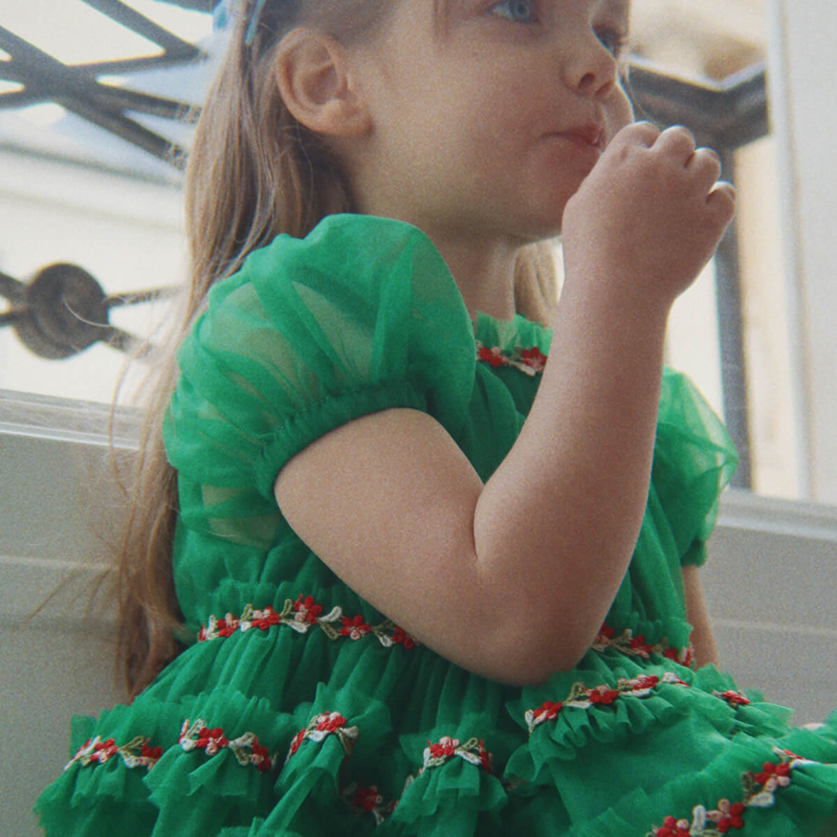 Robe en tulle de polyamide à fleurs de jardin romantique et formel avec manches bouffantes et appliqués de fleurs pour enfants de 2 à 8 ans