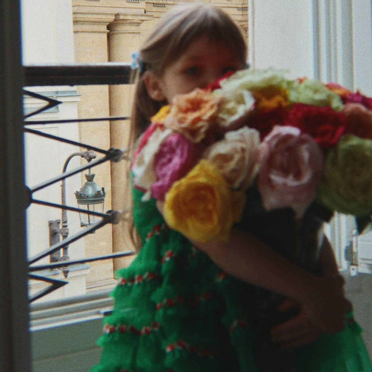 Robe en tulle de polyamide à fleurs de jardin romantique et formel avec manches bouffantes et appliqués de fleurs pour enfants de 2 à 8 ans