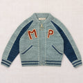 Veste tricotée en laine mérinos avec poches avant et applique monogramme au crochet pour enfants de 3 à 8 ans