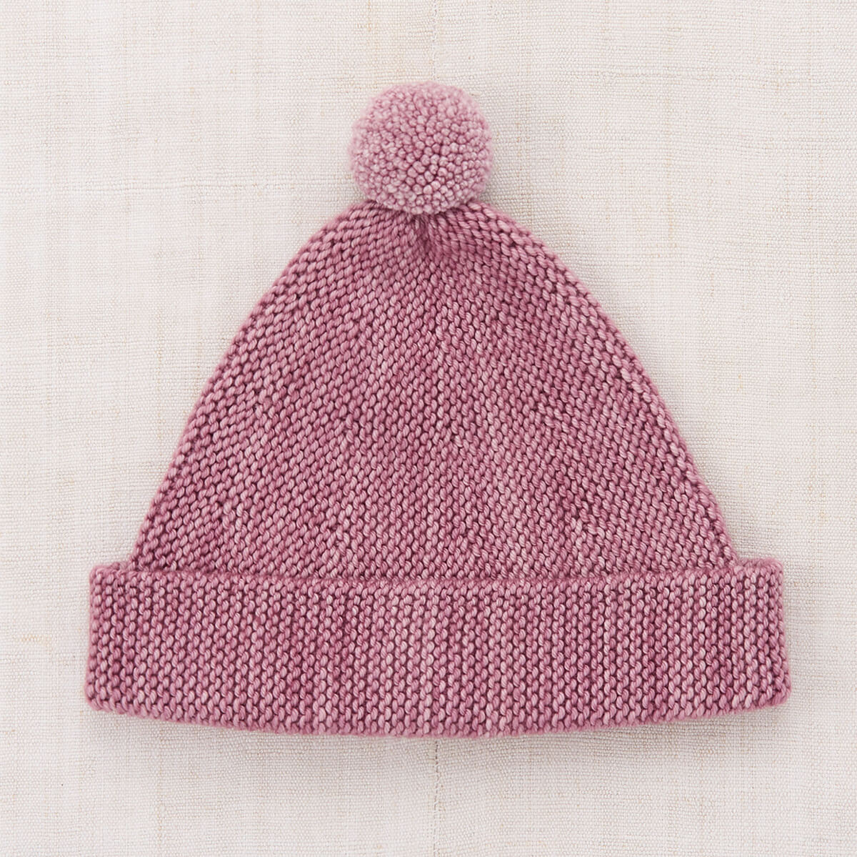 Bonnet en point mousse classique en laine mérinos Rose Antique avec bord réglable et pompon pour enfants de 2 à 9 ans