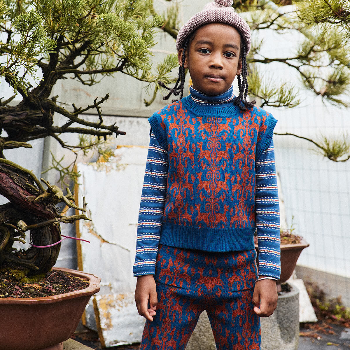 Débardeur en jacquard de laine mérinos bleu marine classique à motif de faune et à bordures côtelées pour enfants de 2 à 8 ans