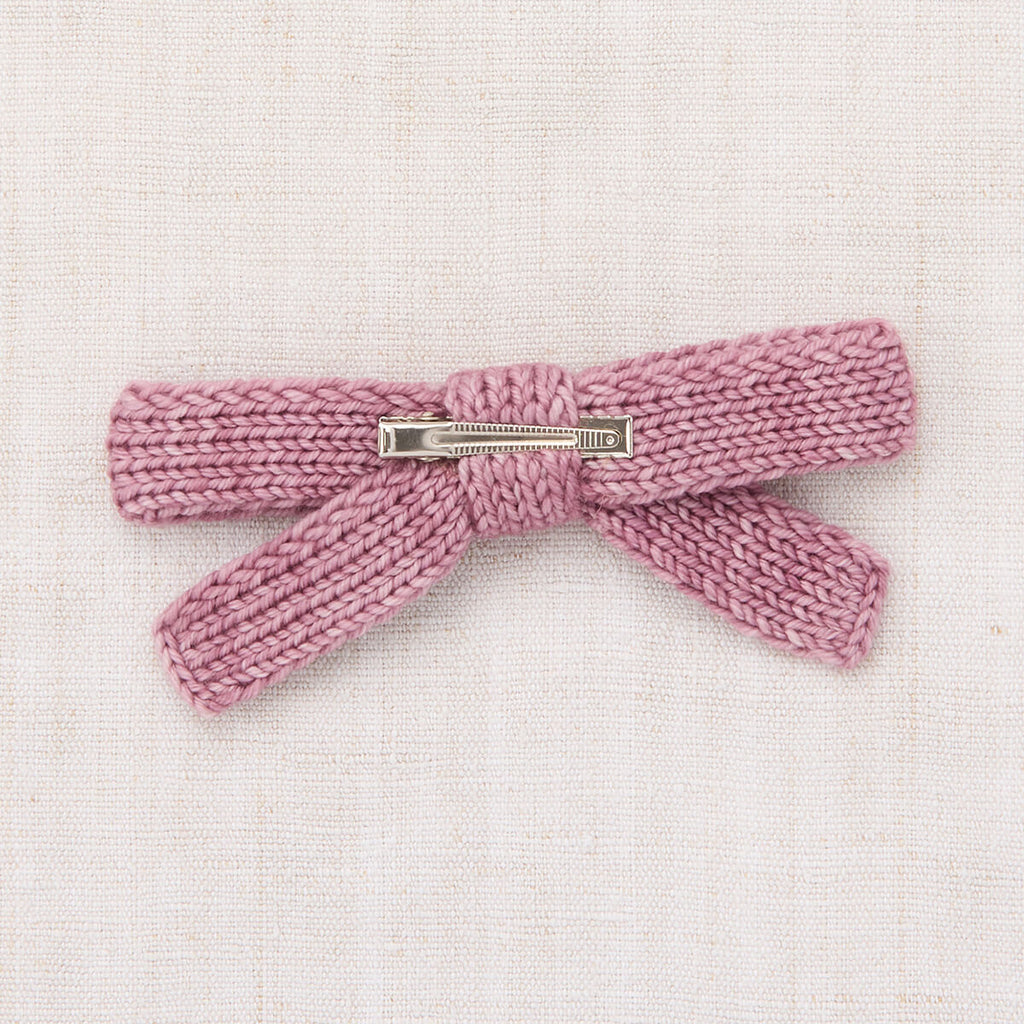 Pince à cheveux artisanale en laine mérinos rose antique tricotée à la main, avec pince crocodile, pour filles