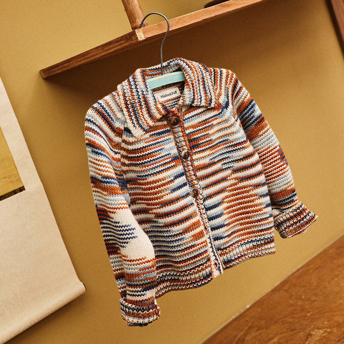 Cardigan en mérinos chiné vintage avec col pointu et boutons en corne pour enfants de 2 à 11 ans