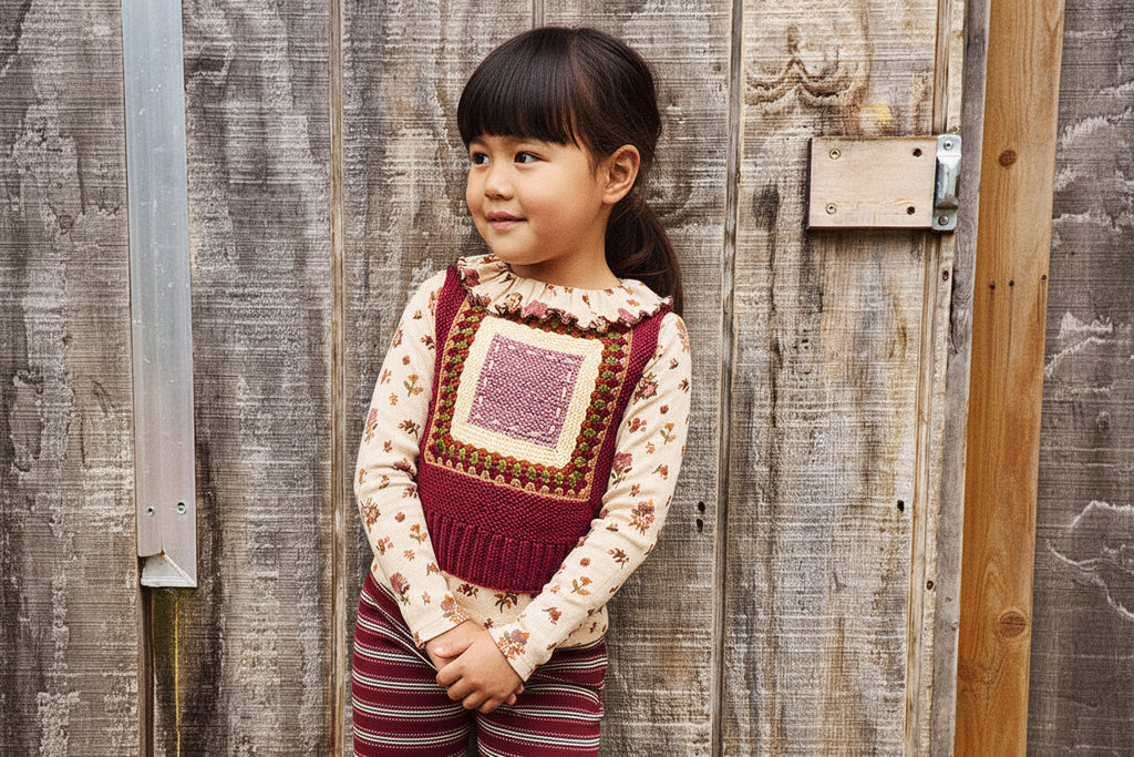 Gilet débardeur en mérinos géométrique tricoté main Cambridge vintage avec motif crocheté pour enfants 2-11 ans