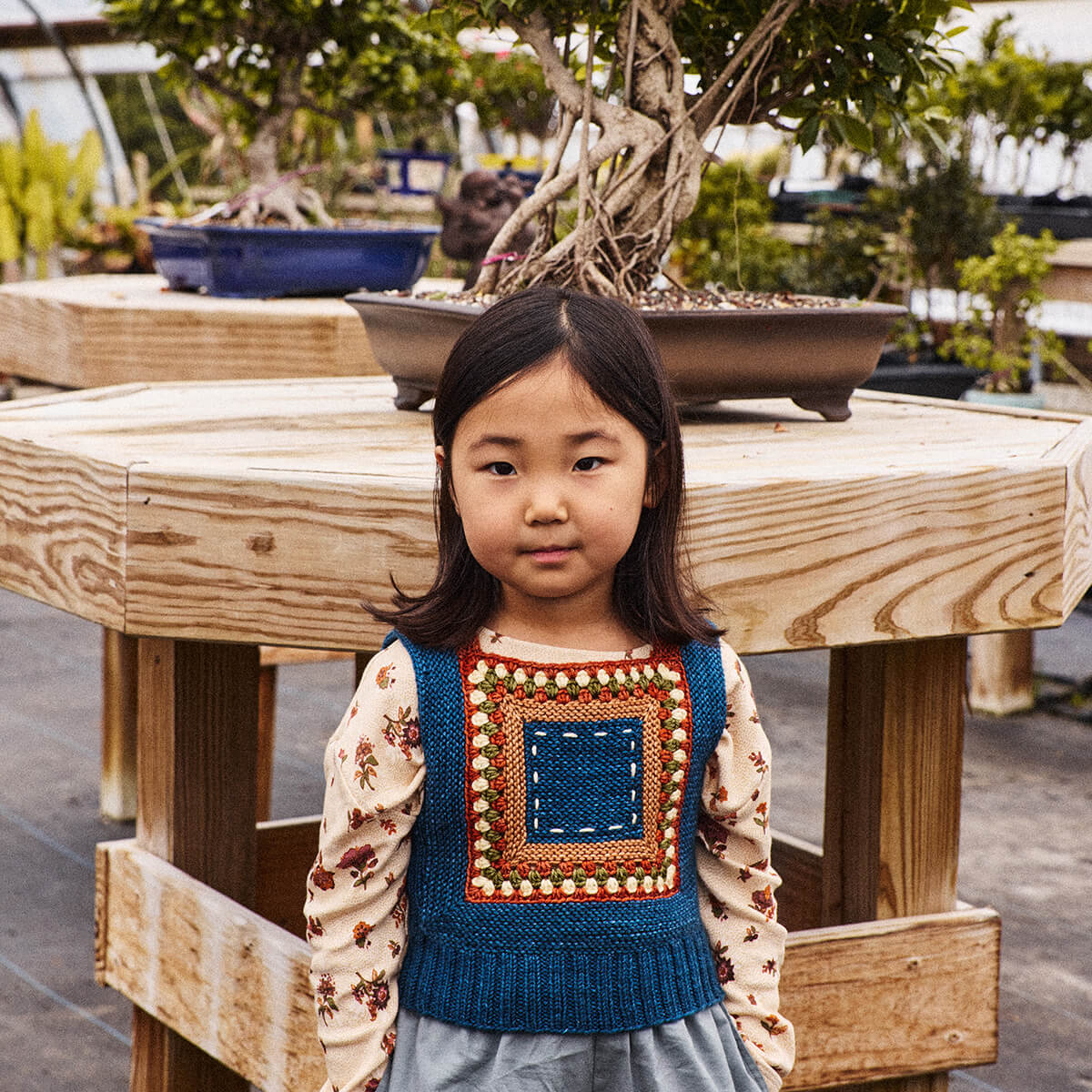 Gilet débardeur en mérinos géométrique bleu marine vintage tricoté à la main avec motif au crochet pour enfants de 2 à 11 ans