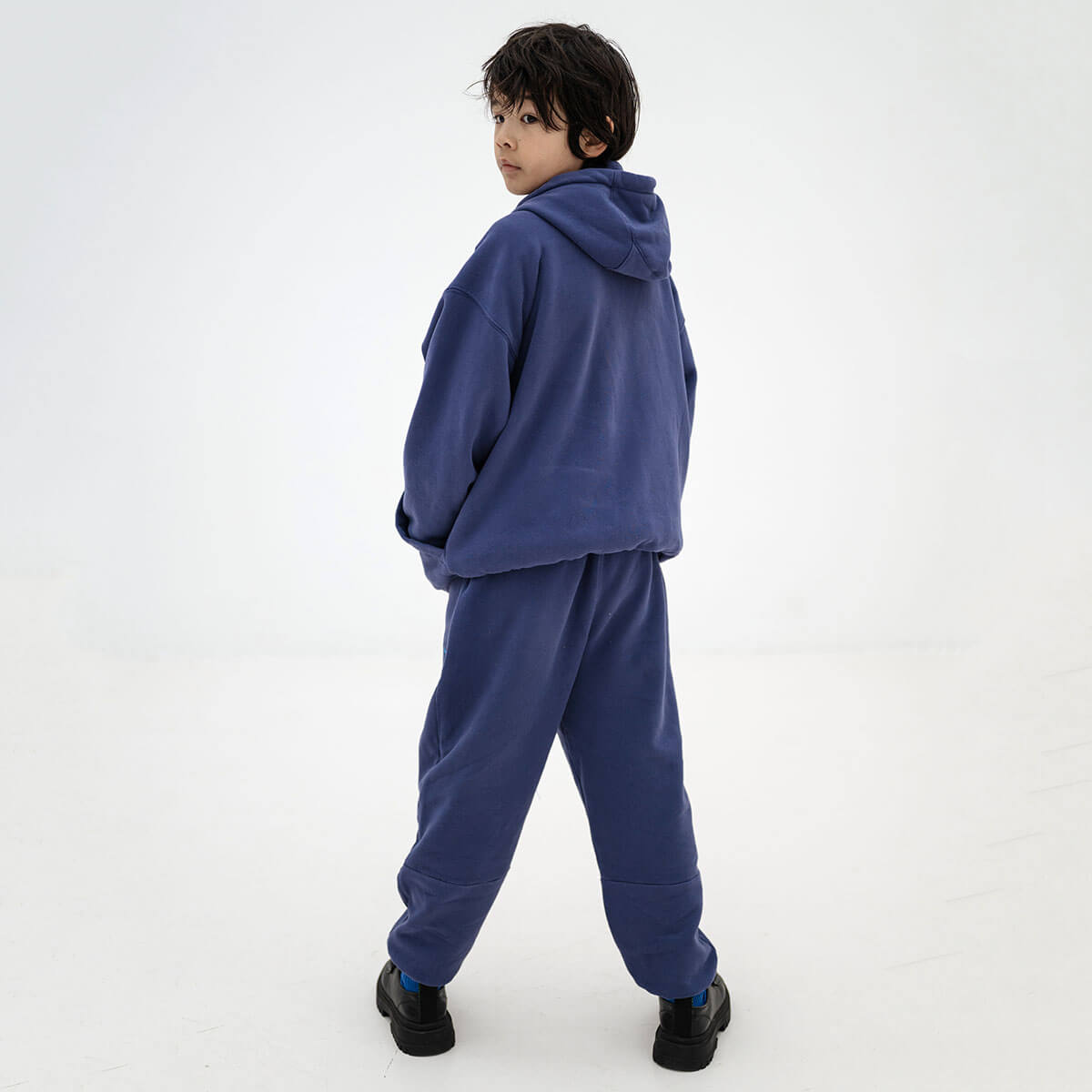 Pantalon de jogging sportif enfant en coton biologique bleu éclipse avec détails coupés-cousus et taille élastiquée, 2-14 ans