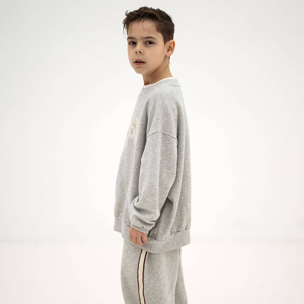 Sweat-shirt ample à logo gris clair chiné en coton biologique avec épaules tombantes et coupe décontractée pour enfants de 2 à 14 ans
