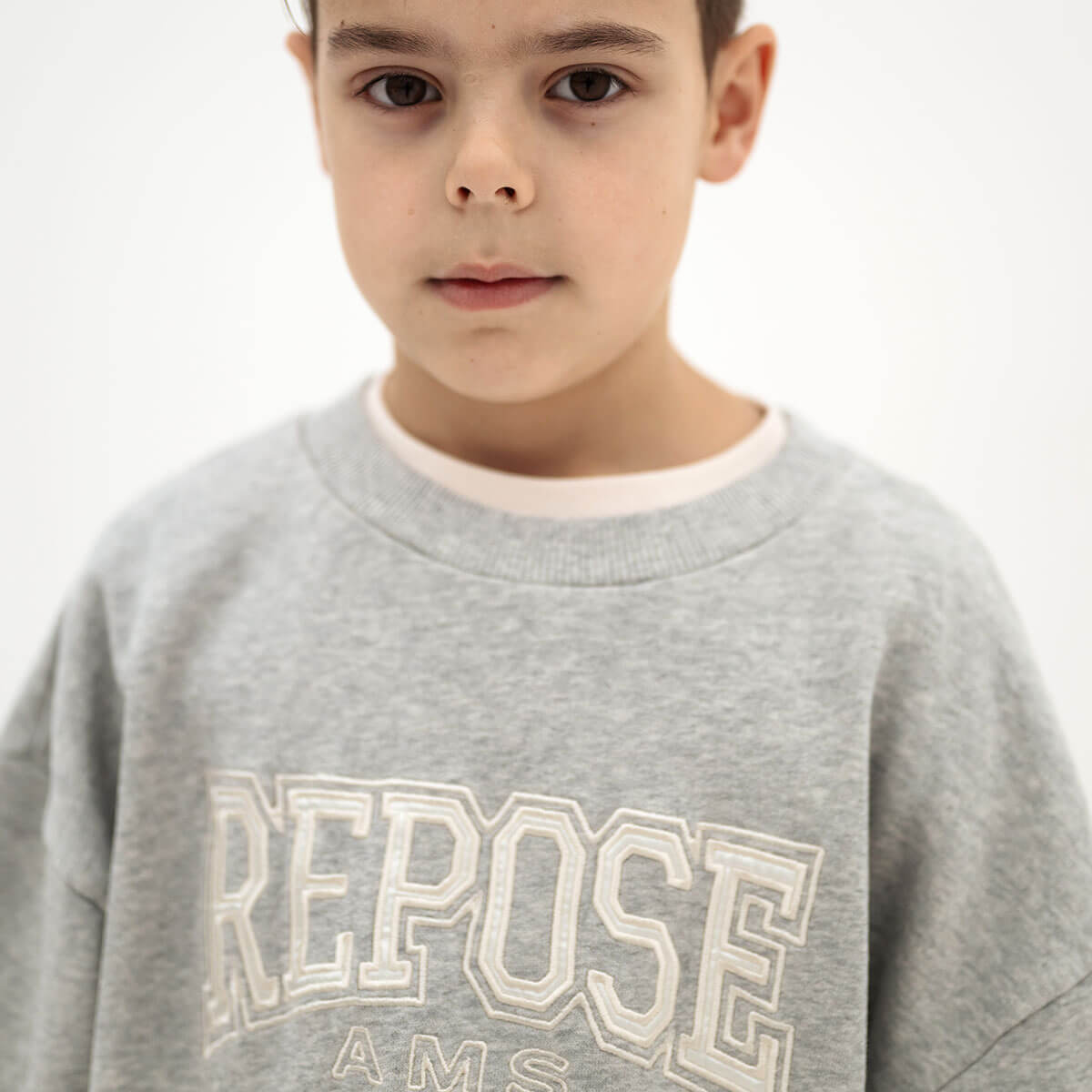 Sweat-shirt ample à logo gris clair chiné en coton biologique avec épaules tombantes et coupe décontractée pour enfants de 2 à 14 ans