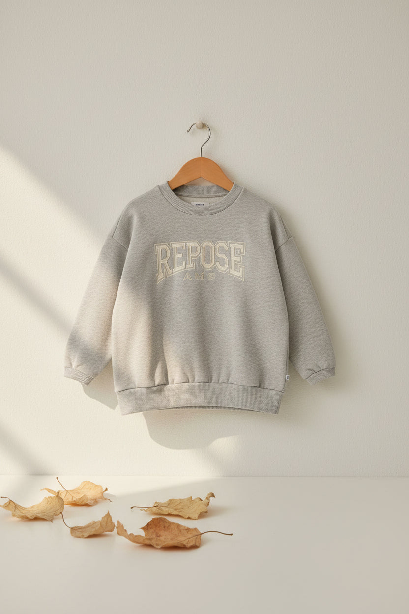 Sweat-shirt ample à logo gris clair chiné en coton biologique avec épaules tombantes et coupe décontractée pour enfants de 2 à 14 ans
