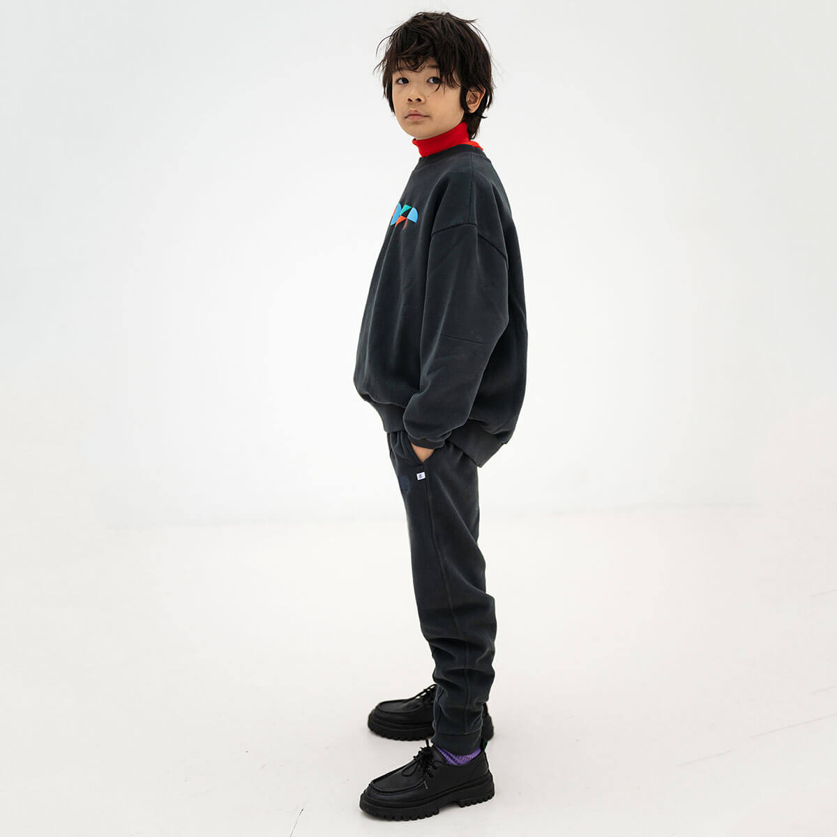 Jogging à plis nervurés en coton biologique noir Nuit sans lune classique pour enfant 2-14 ans, coupe slim