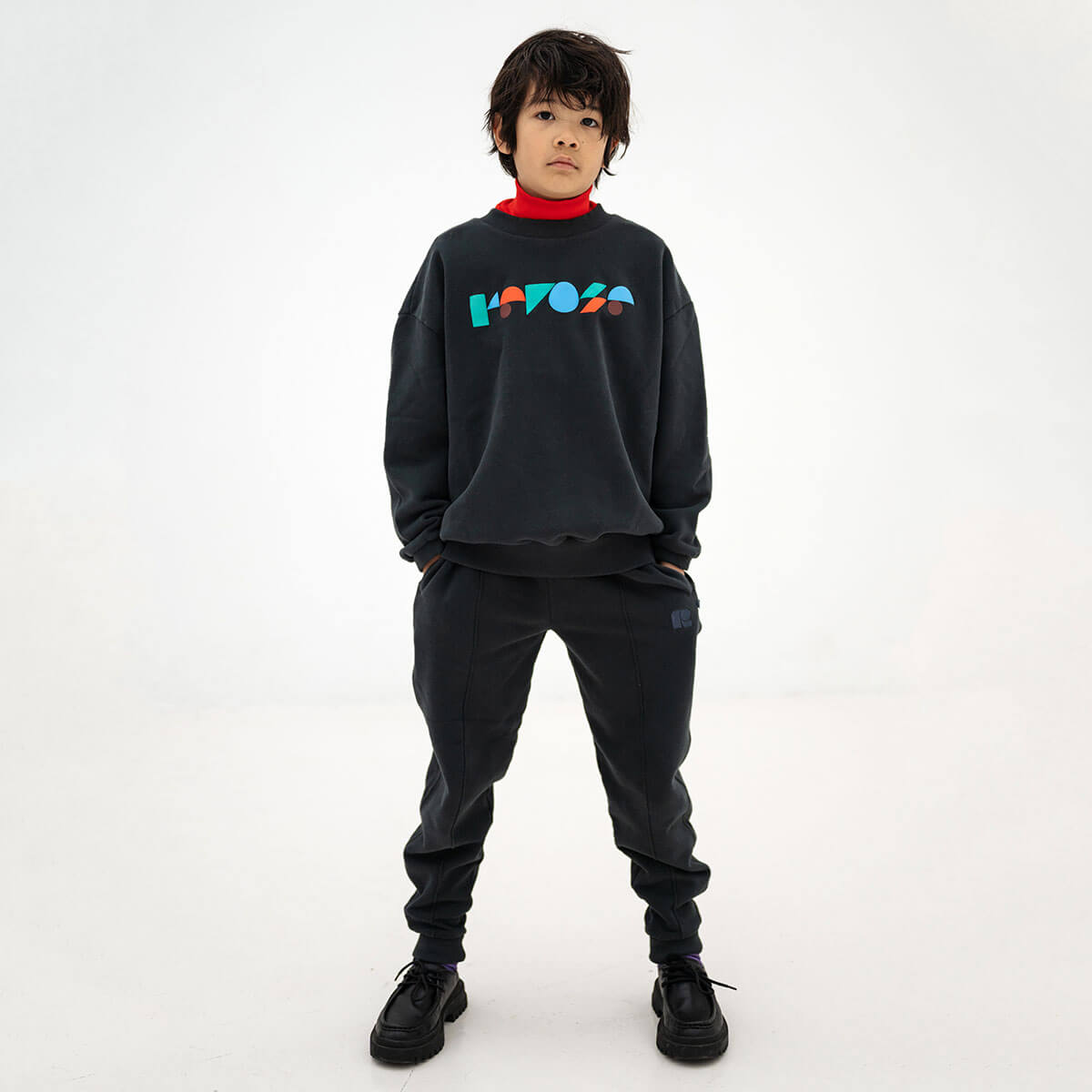 Jogging à plis nervurés en coton biologique noir Nuit sans lune classique pour enfant 2-14 ans, coupe slim
