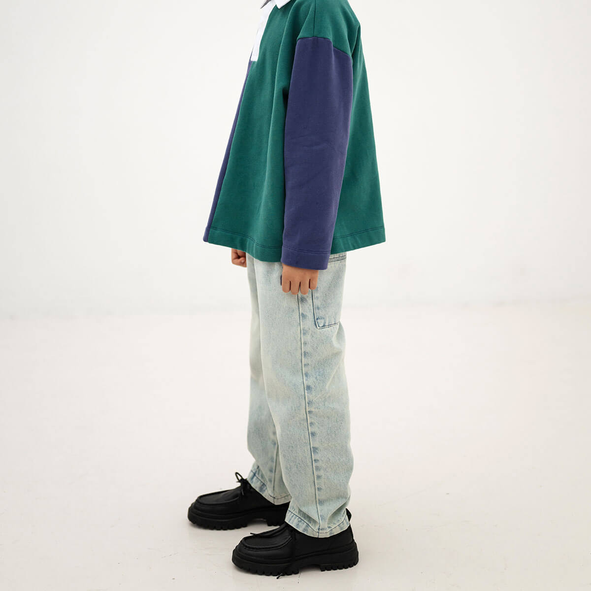 Pantalon en jean décontracté vintage bleu boue en coton biologique avec taille élastiquée et poches latérales pour enfants de 2 à 14 ans