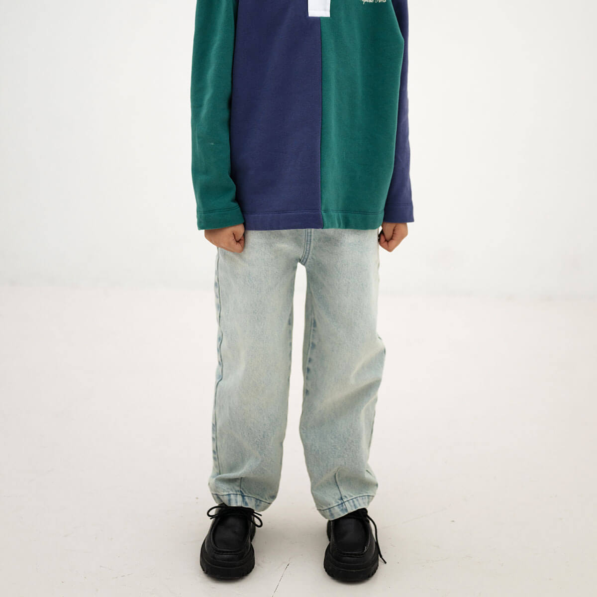 Pantalon en jean décontracté vintage bleu boue en coton biologique avec taille élastiquée et poches latérales pour enfants de 2 à 14 ans